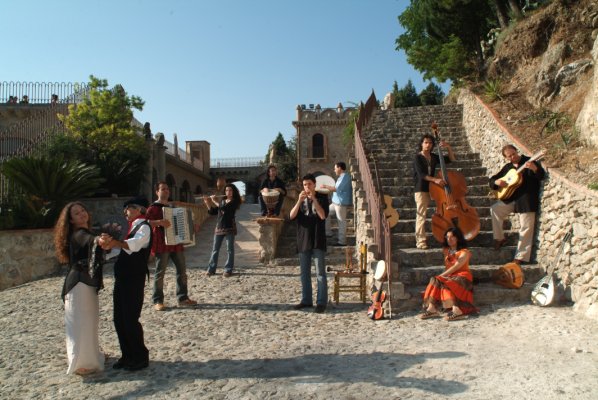 Il gruppo musicale Malanova al Parco Jalari a barcellona P.G.